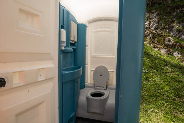 Best Porta potty rental near me  in Astor, FL